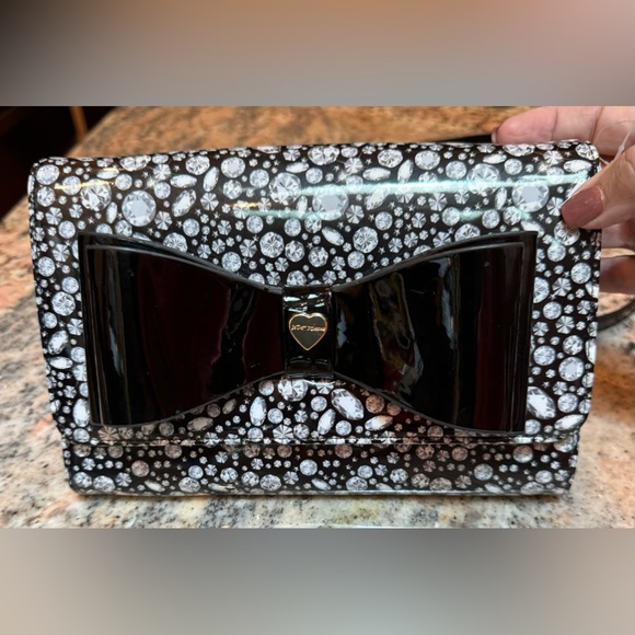 Betsey Johnson Handbags - NWT. Betsey Johnson purse with diamond design